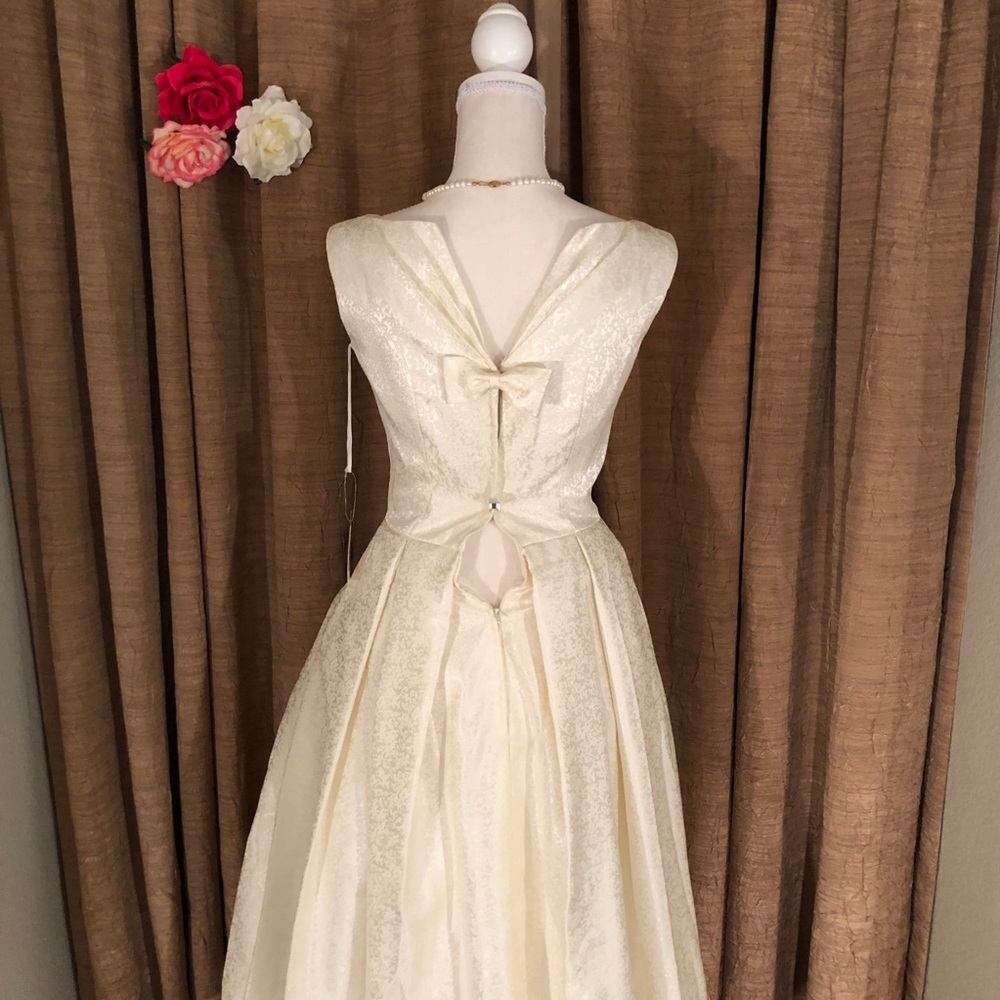 Jonesy Darling Prom / Wedding Dress - Picture 5 of 8